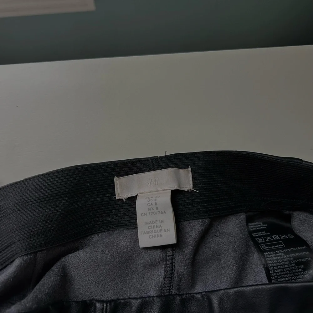 H&M leathered black pants size 8. Barely warn! - Picture 4 of 4
